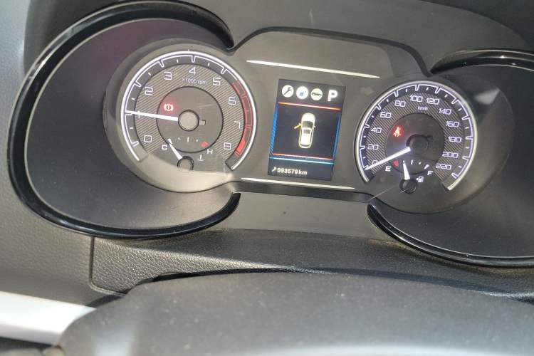 Used Dongfeng Aeolus AX7 2016 2.0L Automatic Zhiyi Trim