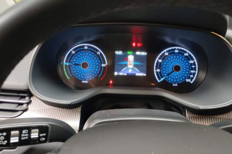 Used Hongqi E-QM5 2022 431 km Charge & Enjoy Edition Instrument Cluster