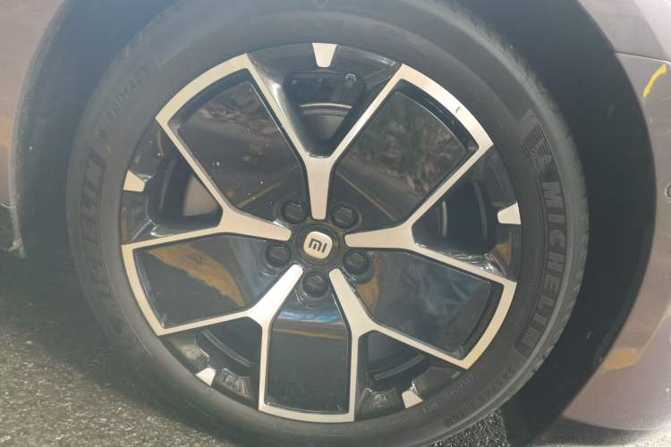 Used Xiaomi Auto SU7 2024 Rear-Drive Ultra-Long Range Advanced Pro-Level Intelligent Driving Version Right Front Wheel Hub