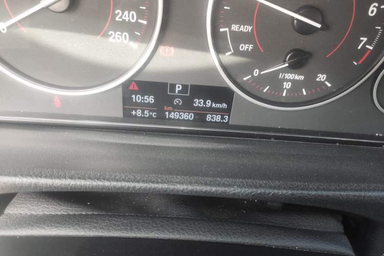 Used BMW 3 Series 2017 320i M Sport Odometer Close Up