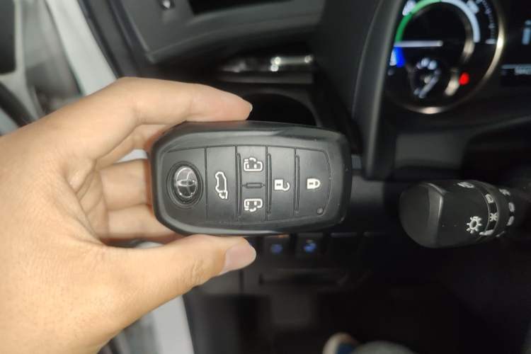 Used Toyota Vellfire 2020 Dual-Engine 2.5L HV Luxury Edition Vehicle Key