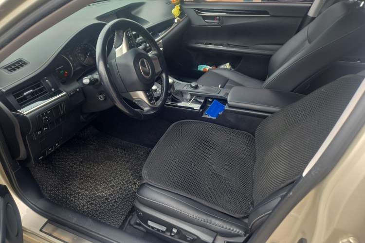 Used Lexus ES 2015 300h Comfort Edition
