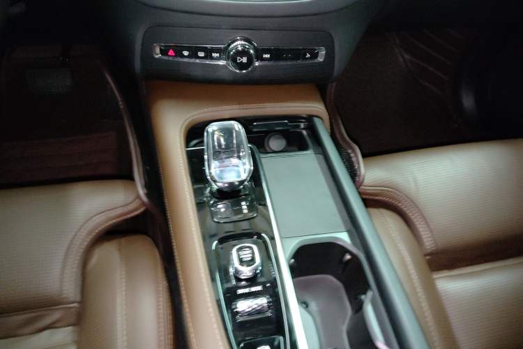Used Volvo XC90 2021 B6 Luxury Smart Edition 7-Seater Gear Lever