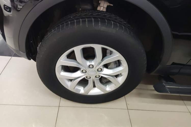 Used Land Rover Discovery 2018 3.0 SC V6 SE Exterior 4