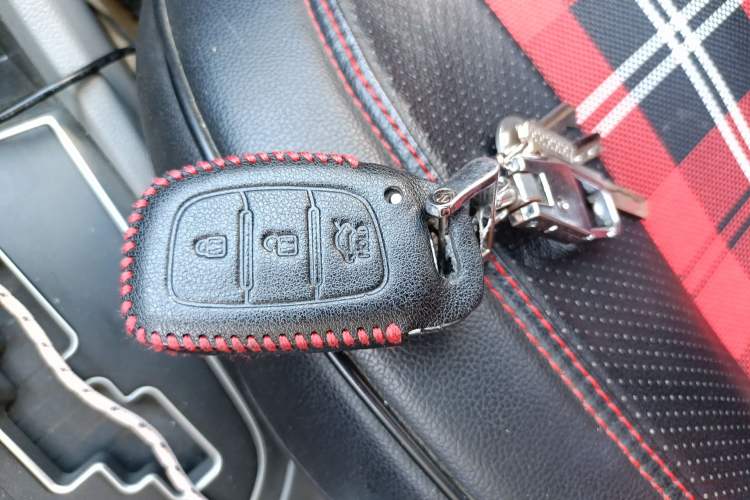 Used Hyundai Verna (older generation) 2014 1.4L Automatic Leading-Edge GLX Vehicle Key