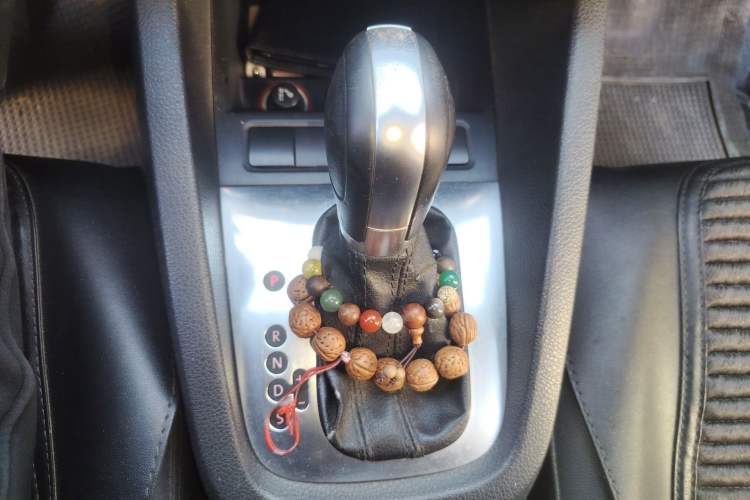 Used Volkswagen Sagitar 2014 1.6L Automatic Comfort Model Gear Lever