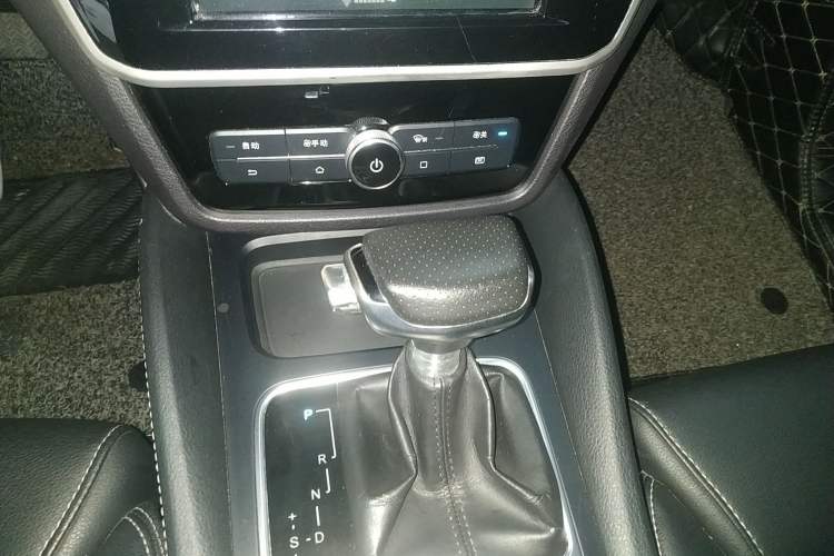 Used BYD Song MAX 2017 1.5T Automatic Smart Connect Elite 7-Seater Gear Lever