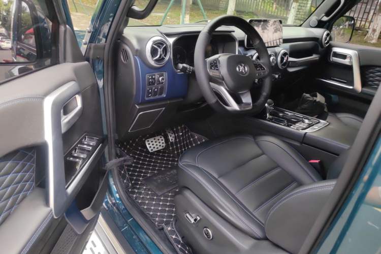 Used BAIC Off-Road BJ40 2019 Updated Version 2.0T Automatic All-Wheel Drive Urban Hunter Edition Premium China V Emission Standard