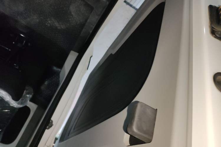 Used SAIC MAXUS Xintu V90 2022 2.0T Automatic Zhiyun King Rear-Drive Long Wheelbase High-Roof Design with Single Rear Tire—6/7 Seater
