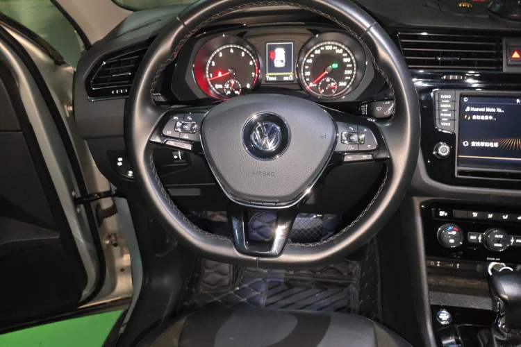 Used Volkswagen Tiguan L 2018 330TSI Automatic Two-Wheel Drive Comfort Edition Steering Wheel