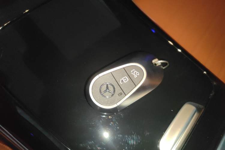 Used Mercedes-Benz GLC 2025 GLC 260 L 4MATIC Dynamic Edition Interior 1