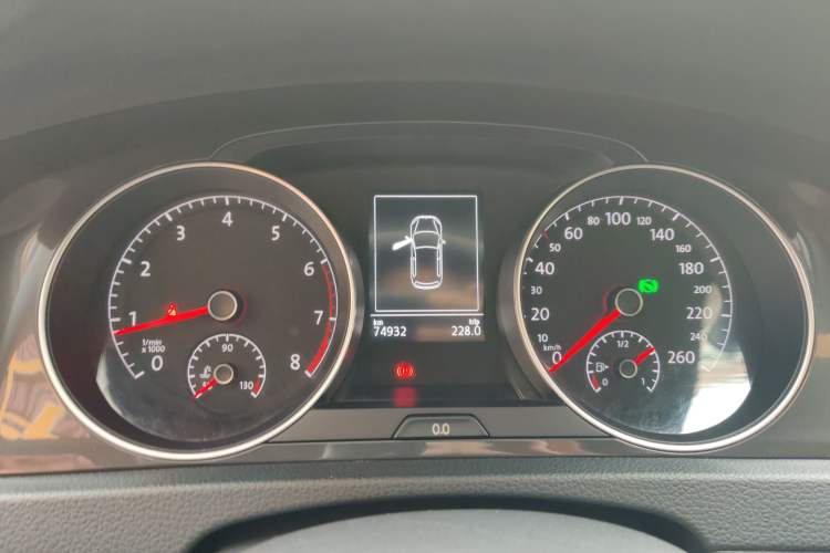 Used Volkswagen Golf 2017 1.6L Automatic Comfort Million-Vehicle Anniversary Edition