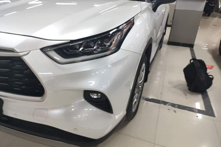 Used Toyota Highlander 2022 Dual-Engine 2.5L Four-Wheel Drive Prestige Version 7 Seats
