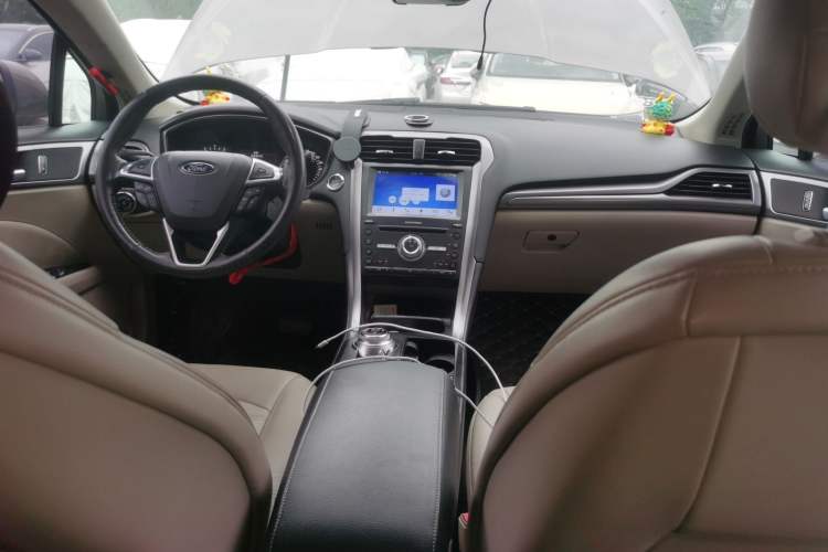 Used Ford Mondeo 2017 EcoBoost 200 Stylish Model Center Console