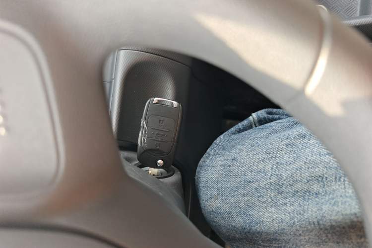 Used Wuling Hongguang New Energy 2025 Extended-Range Hybrid 50KM Comfort Version Vehicle Key