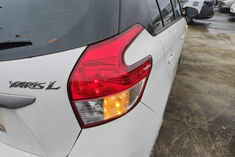 Used Toyota YARiS L Zhi Xuan 2015 1.5E Automatic Charm Edition
