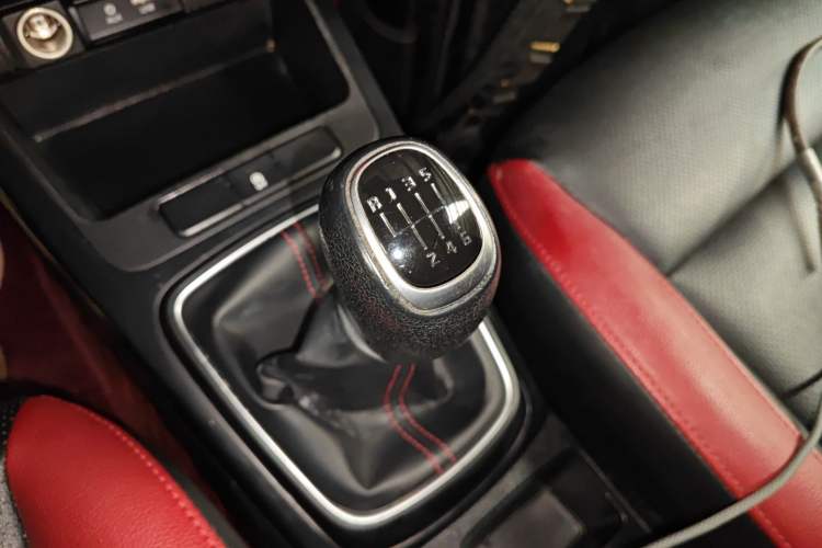 Used Kia KX Cross 2017 1.4L MT GLS
