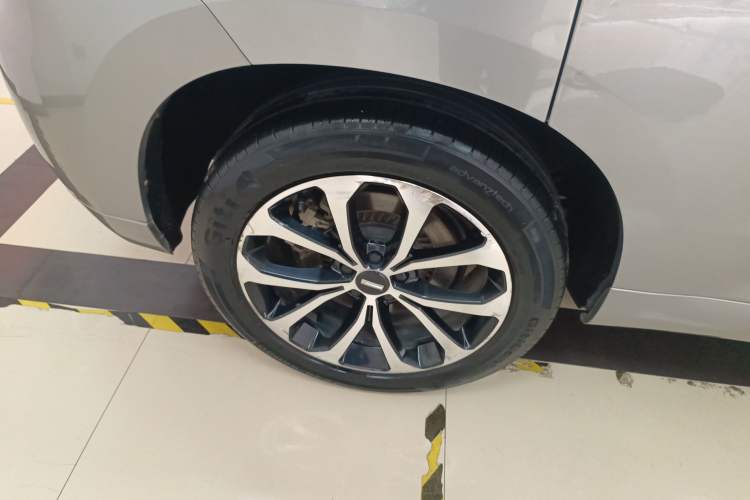 Used Wey VV7 2017 2.0T Ultra-Luxury Version Right Rear Wheel Hub