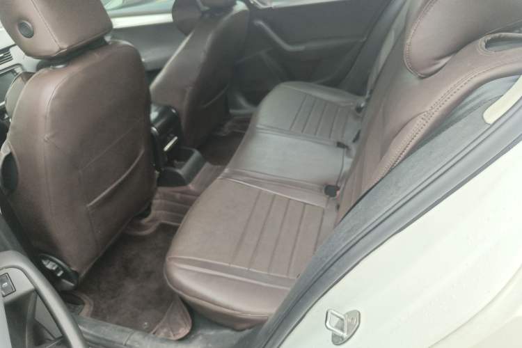 Used Skoda Octavia 2016 1.6L Automatic Front-Wheel Drive Model Left Rear Seat