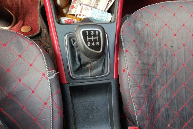 Used BAIC Senova X25 2015 1.5L Manual Elite Edition Gear Lever