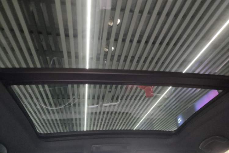 Used Volkswagen T-ROC 2023 300TSI DSG Two-Wheel Drive Starlight Edition Headliner