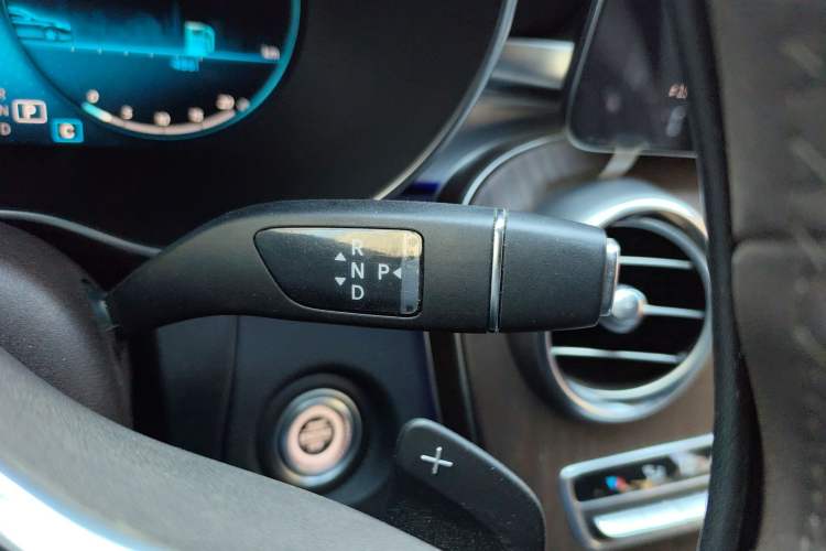 Used Mercedes-Benz GLC 2020 Facelift GLC 260 L 4MATIC Luxury Edition Gear Lever