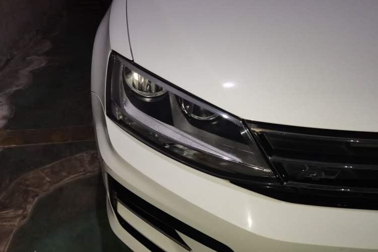 Used Volkswagen Sagitar 2016 280TSI Automatic R-Line
