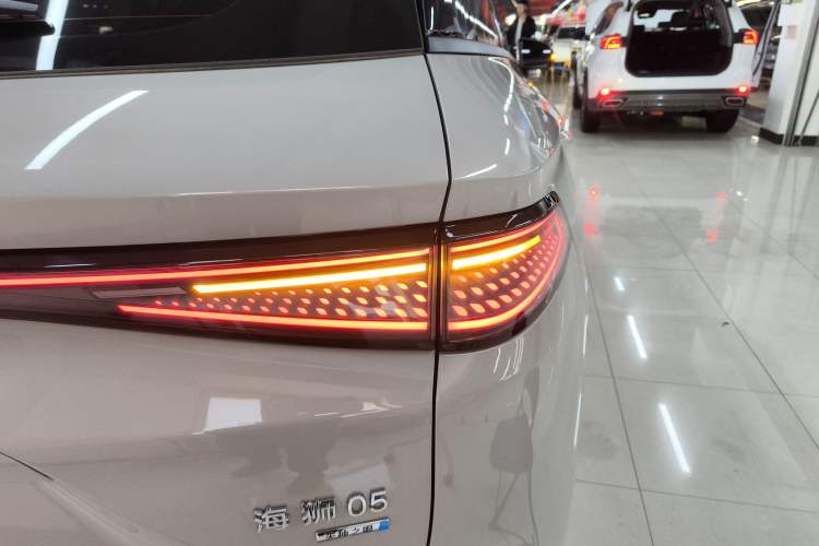 Used BYD Sealion 05 DM-i 2025 DM-i Intelligent Driving 75KM Prestige Model Right Rear Taillight