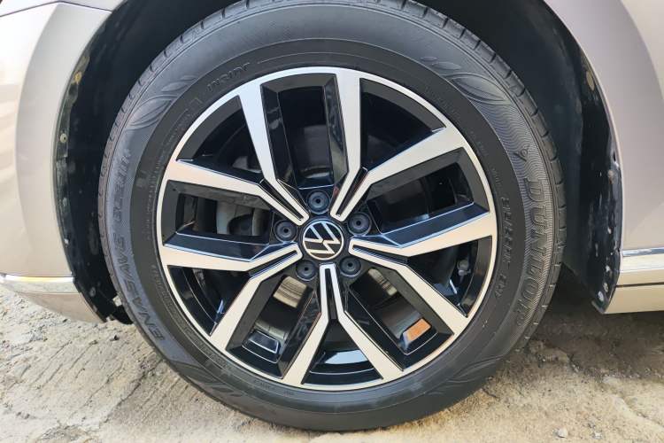 Used Volkswagen Magotan 2020 330TSI DSG Leading Model Left Front Wheel Hub