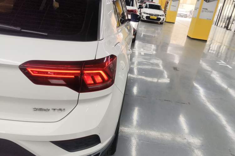 Used Volkswagen T-ROC 2019 280TSI DSG Two-Wheel Drive Comfort Version China VI Standard
