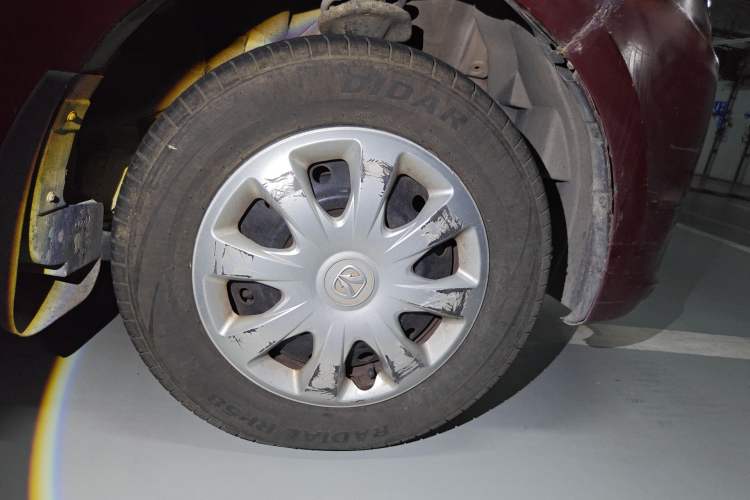 Used BAIC Weiwang M20 2014 1.5L practical type BJ415A Right Front Wheel Hub