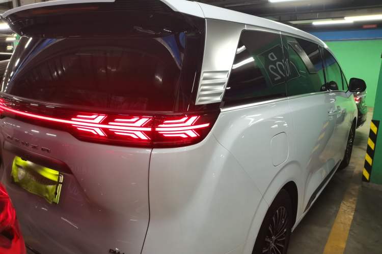 Used Denza D9 2024 DM-i 1050 Luxury Model