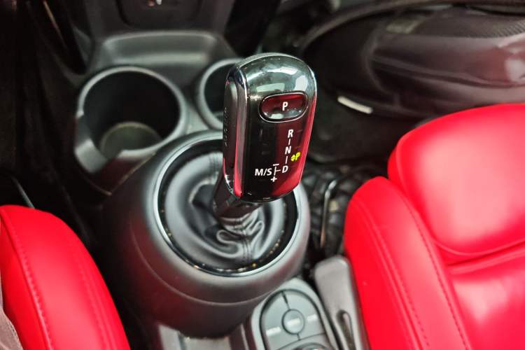 Used MINI 2019 1.5T COOPER Classic Edition Five-Door Version Gear Lever