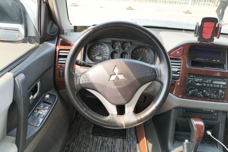 Used Mitsubishi Pajero 2011 V73 3.0L AT GLX
