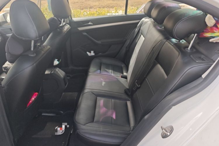 Used Volkswagen Lavida 2015 1.6L Manual Fashion Edition
