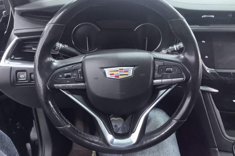 Used Cadillac XT6 2022 2.0T 7-Seater Four-Wheel Drive Luxury Version Steering Wheel