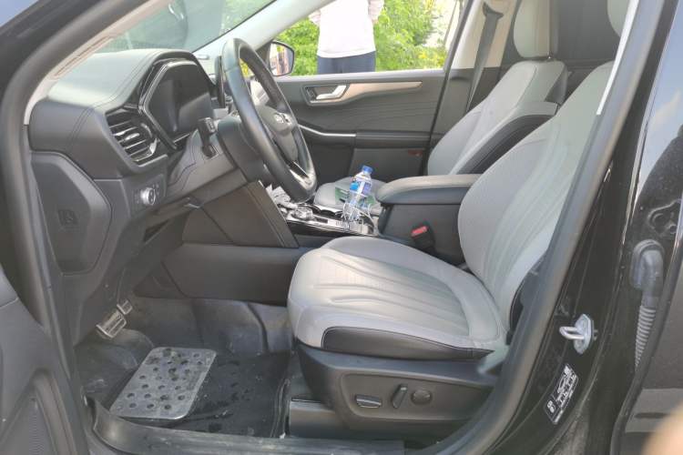 Used Ford Escape 2020 EcoBoost 245 Four-Wheel Drive Luxury Edition
