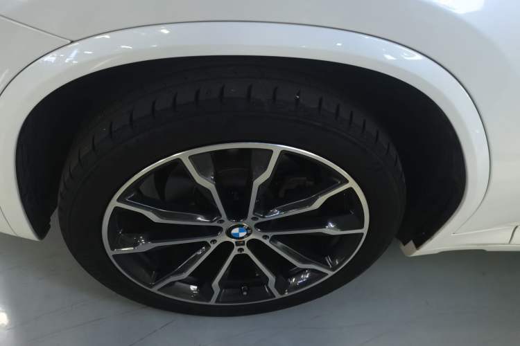Used BMW X3 2023 Restyled xDrive30i Leading Edition M Night Sky Package Left Front Wheel Hub