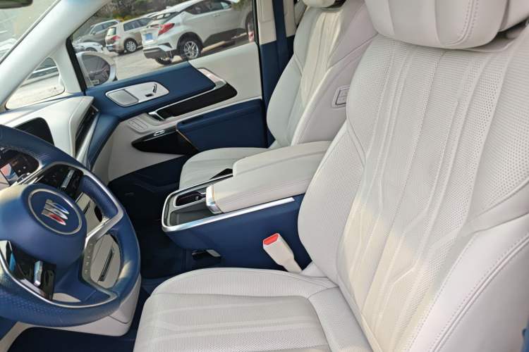 Used Buick Century 2023 2.0T Six-Seater Yinshi Edition
