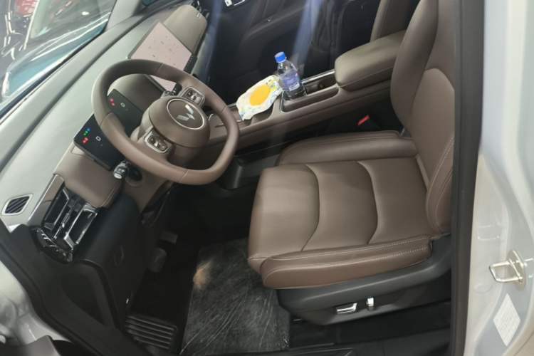 Used Wuling Starlight 730 2025 Model Pure Electric 500km Luxury Edition
