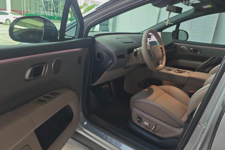 Used Li Auto i6 2025 Model Two-Wheel-Drive Standard Type
