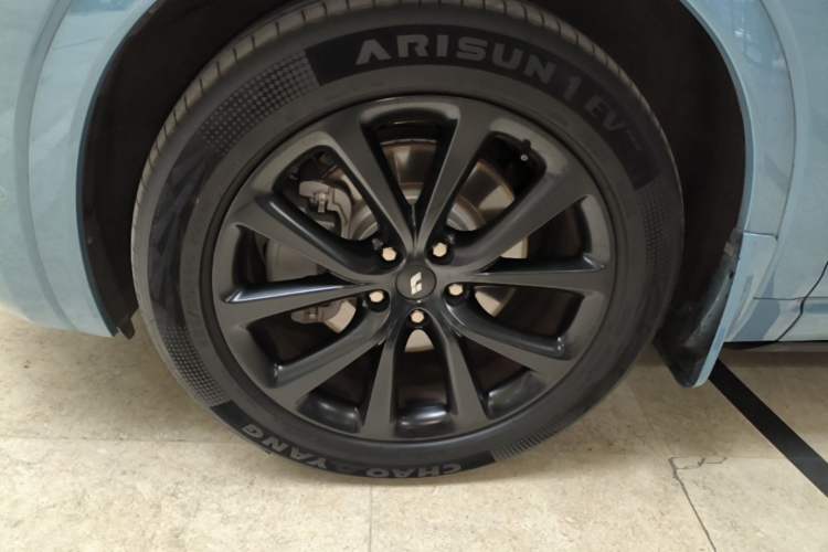 Used Li Auto ONE 2021 Extended-Range 6-Seater Version Left Front Wheel Hub