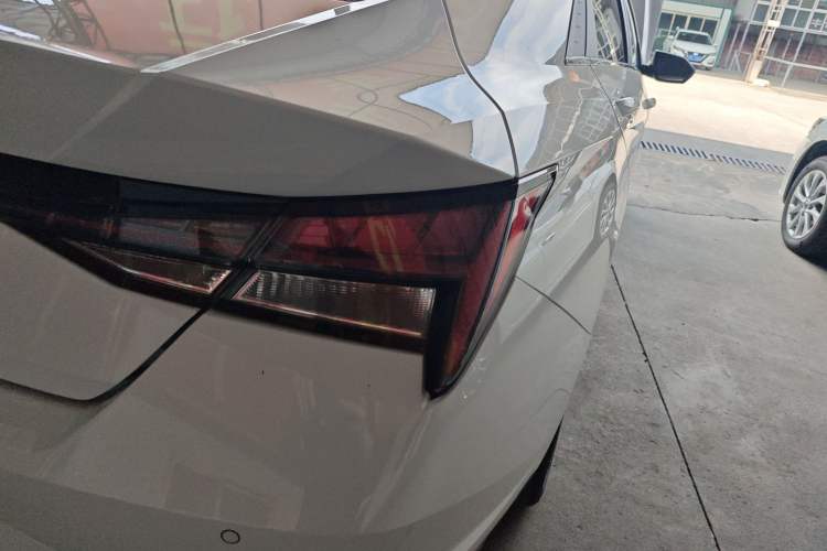 Used Hyundai Elantra 2021 1.5L CVT LUX Prestige Edition Exterior 1