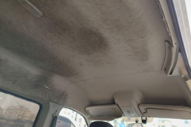 Used SAIC MAXUS Xintu V80 2019 2.5T Classic Model 6-Speed Manual Aotong Long Wheelbase Mid-Height 7-Seater