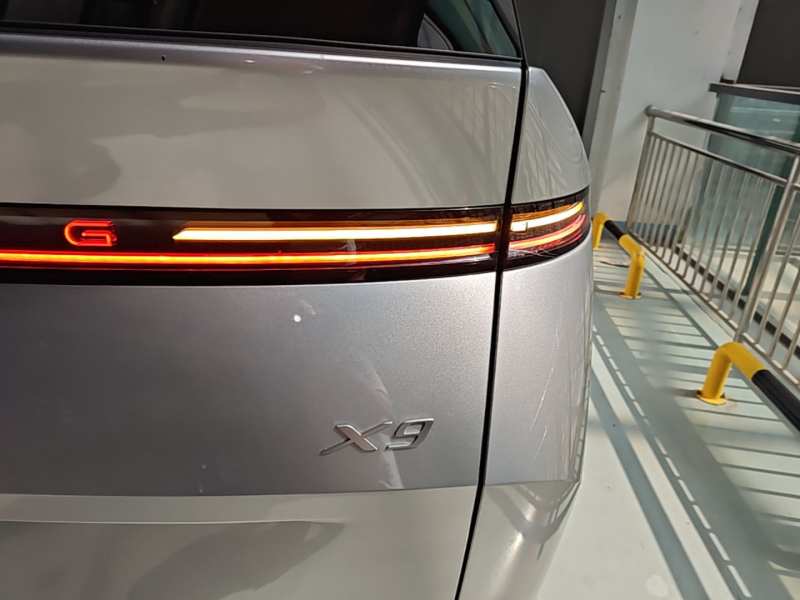 Used XPeng X9 2024 702 Ultra-Long Range Max — 7