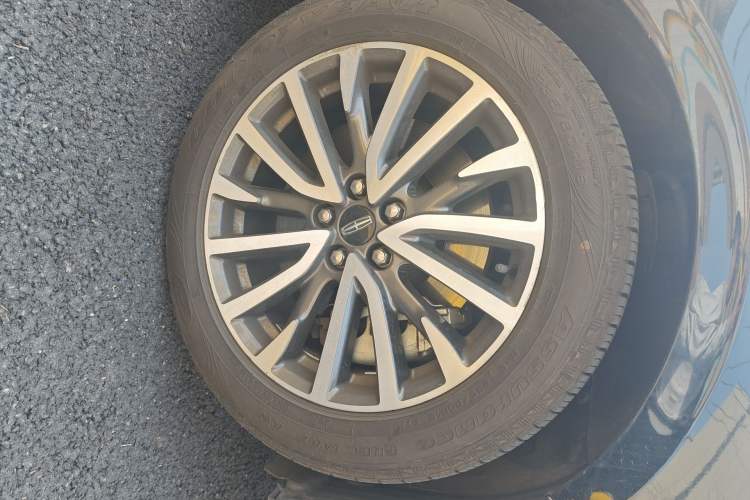 Used Lincoln Continental 2018 2.0T Two-Wheel Drive Luxury Edition Right Front Wheel Hub