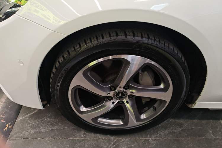 Used Mercedes-Benz E-Class 2017 E 300 L Sporty and Stylish Model
