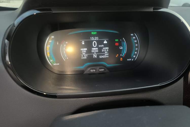 Used Chery QQ Little Ant 2022 Revised Version Sweet Pink Edition Half-Sugar Version Lithium Iron Phosphate 30.7 kWh 30 kW 301 km