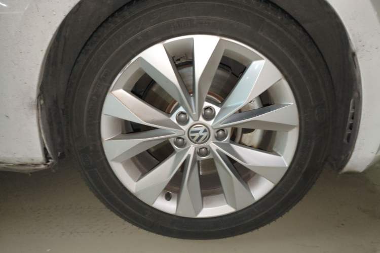 Used Skoda Superb 2016 TSI280 DSG Innovation Edition Right Front Wheel Hub