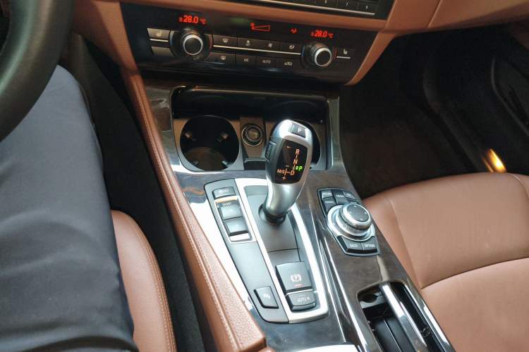 Used BMW 5 Series 2017 525Li Leading Model
